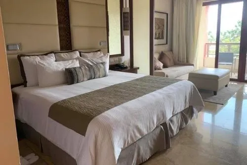 9712 couple beach hawaii