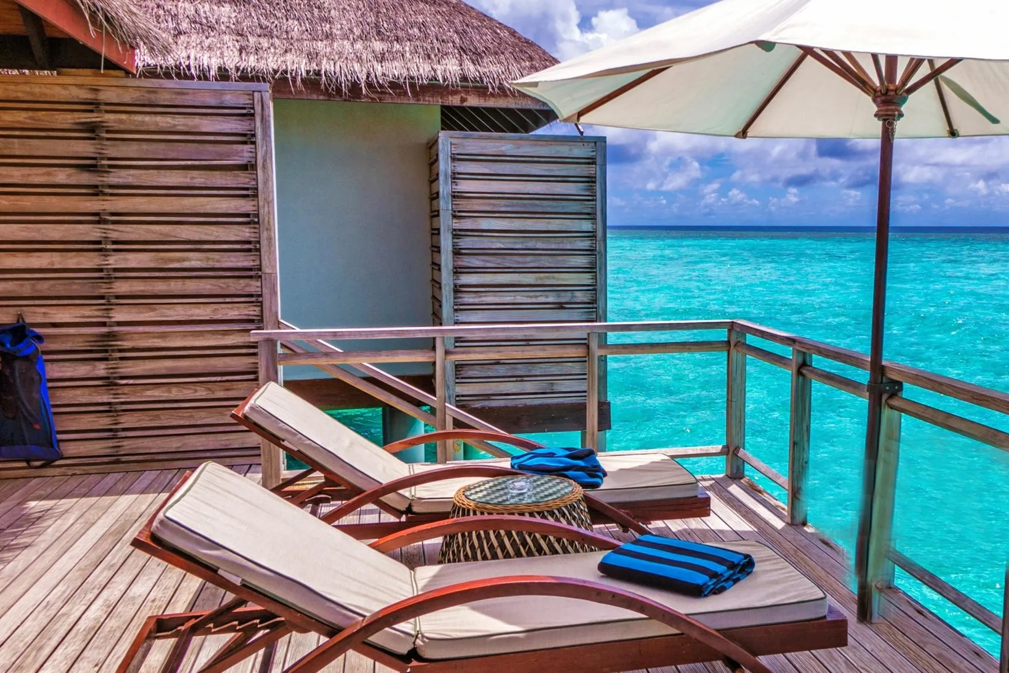 9778 maldives budget honeymoon couple