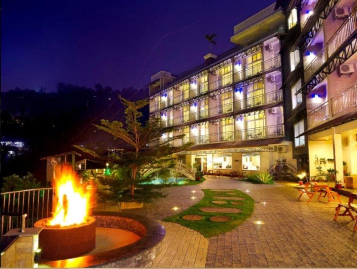 9808 spicetree munnar dining