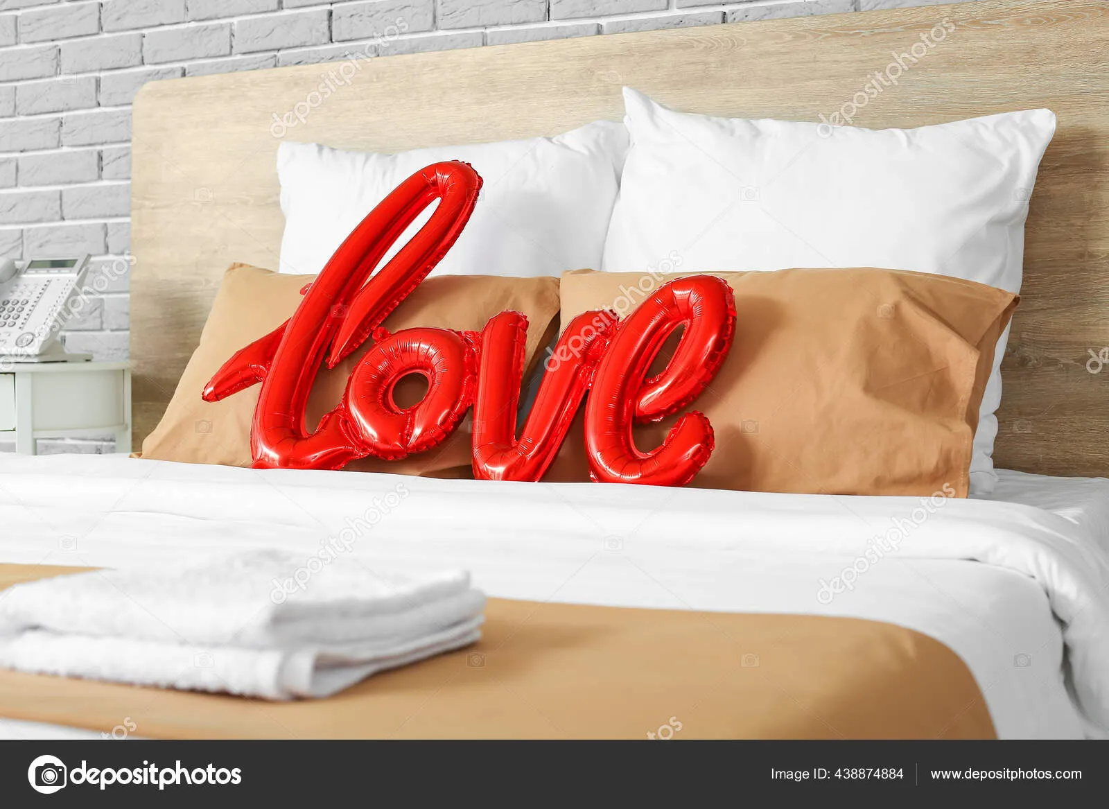 9812 honeymoon hotel room decor