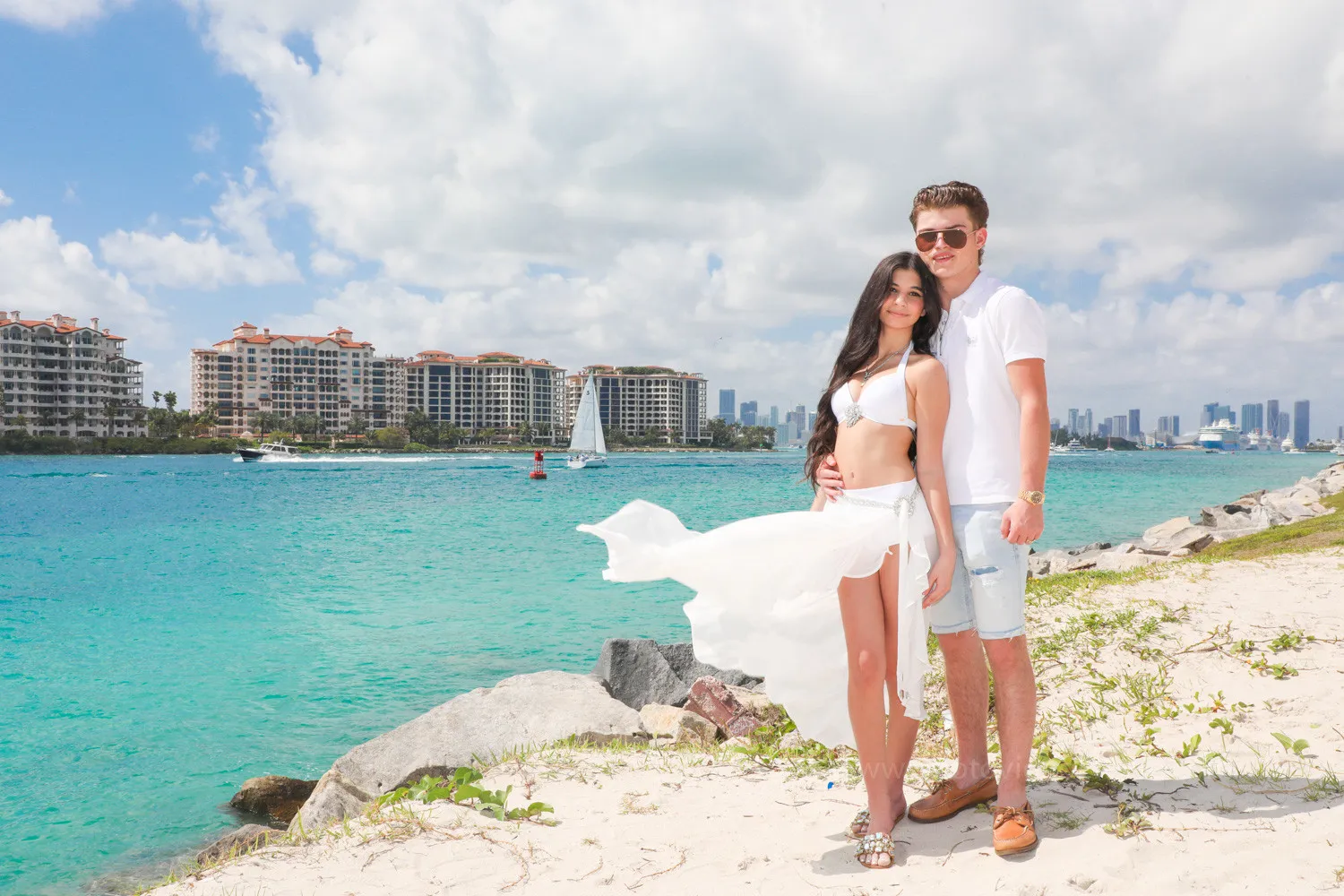 /img/9828-miami-beach-romantic-boat-trip.webp
