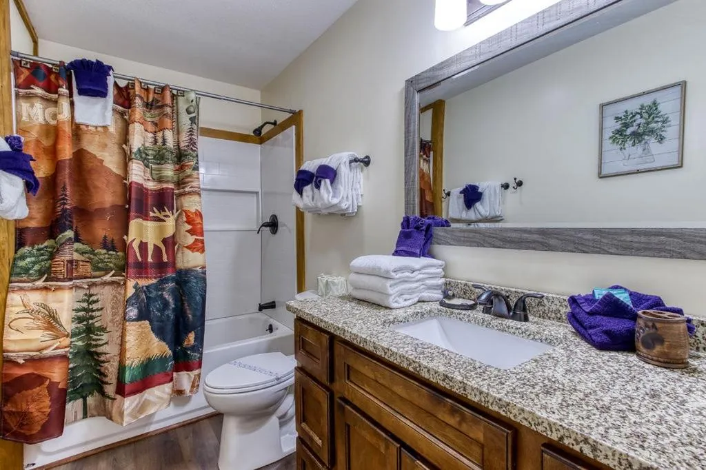 9840 pigeon forge honeymoon suite luxury bed