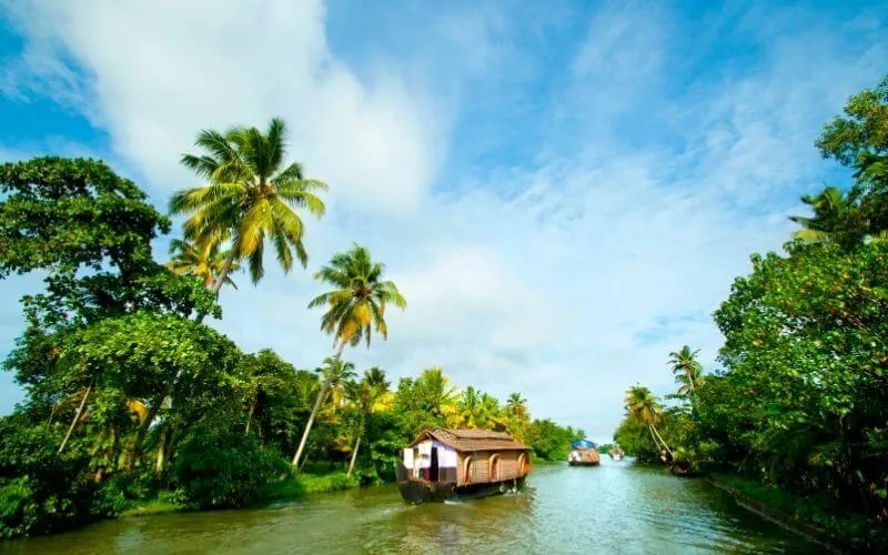 /img/9851-kerala-honeymoon-couple.webp