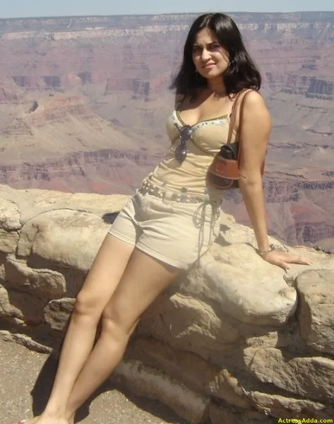 9879 desi couple posing traditional