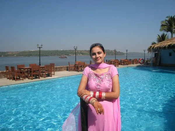 9879 golden hour couple kiss