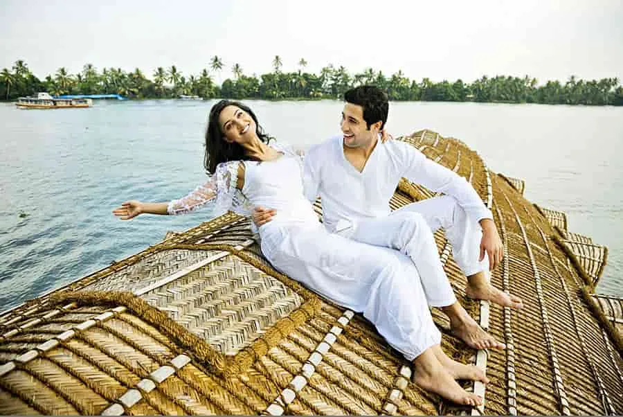 9885 kerala honeymoon couple