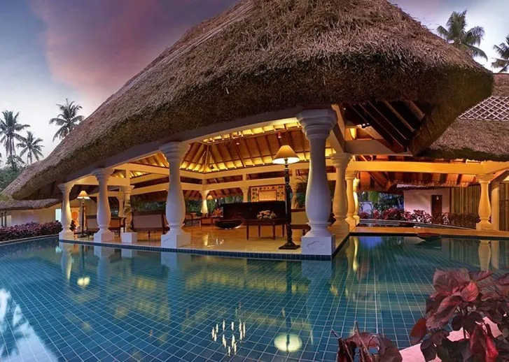 9885 kerala resort entrance