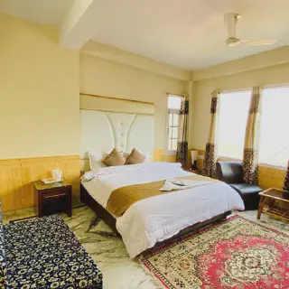 /img/9909-shimla-chail-honeymoon.webp
