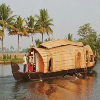/img/9941-kerala-honeymoon-package-booking.webp