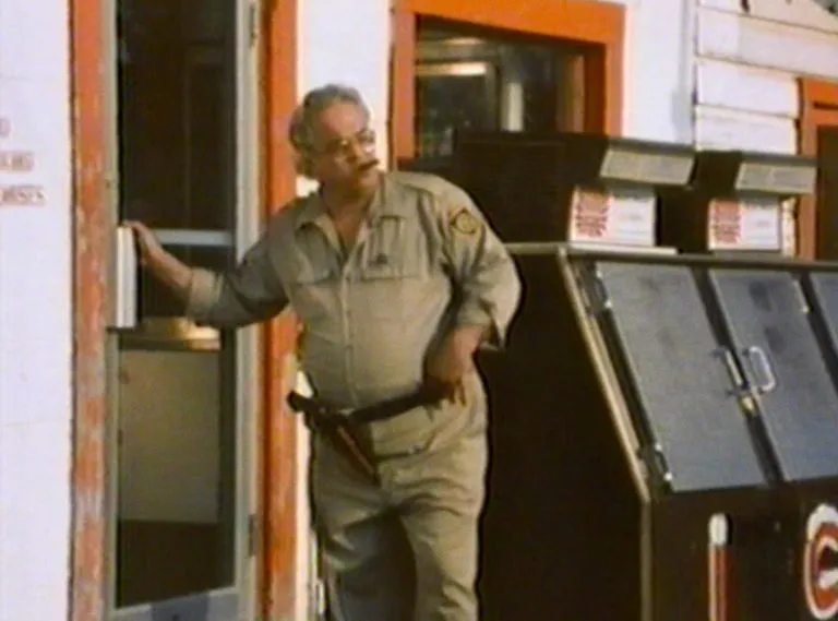 9943 haunted hotel exterior