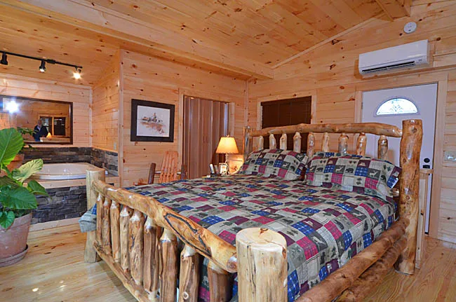 /img/9949-cabin-interior-decor.webp