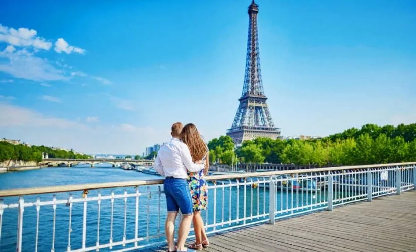 9951 couple in paris