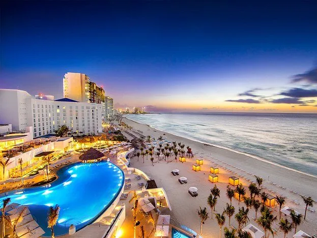 9984 cancun resort pool